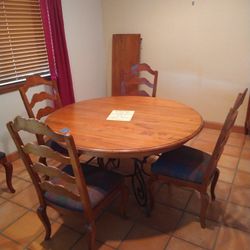 Table w/ Leaf And 6 Chairs