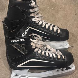 2 pairs of CCM Rapide skates size (8) and (9)
