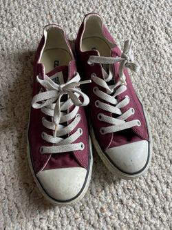 Chuck Taylor Converse Size 7 Women 5 Men