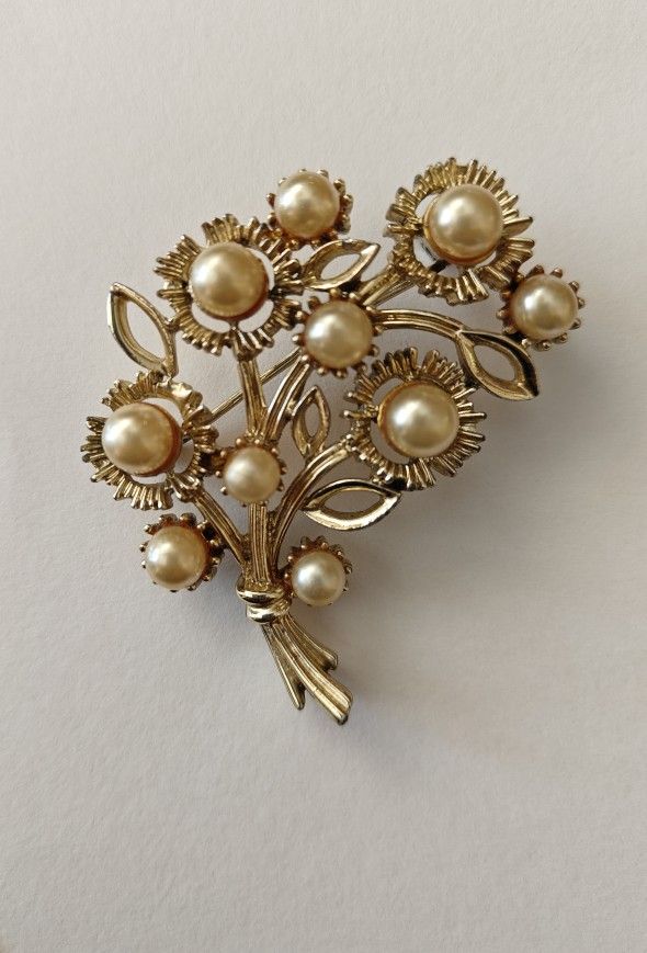 Vintage Lisner Signed Pin Brooch