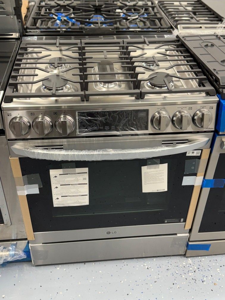 Brand new LG INSTAVIEW Five burner slide in gas range With air fryer self cleaning Convection