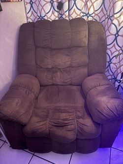 Brown recliner works good