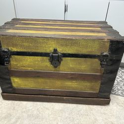 Antique Steamer Trunk / Chest