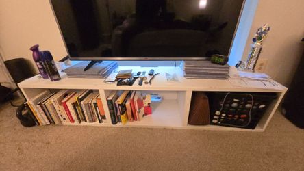 MOVE OUT SALE - TV w/ white 3 block floor mount