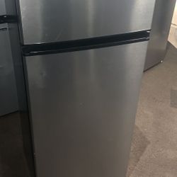 Vissani MDFF7SS 7.1 cu. ft. Top Freezer Refrigerator YJ