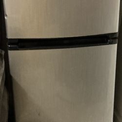 Mini Fridge / Freezer