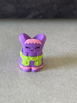Rare Shopkins German Jet Set Season 8 LARS LENDERHOSEN Purple Replacement Toy