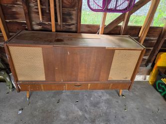 Radio & Record Player