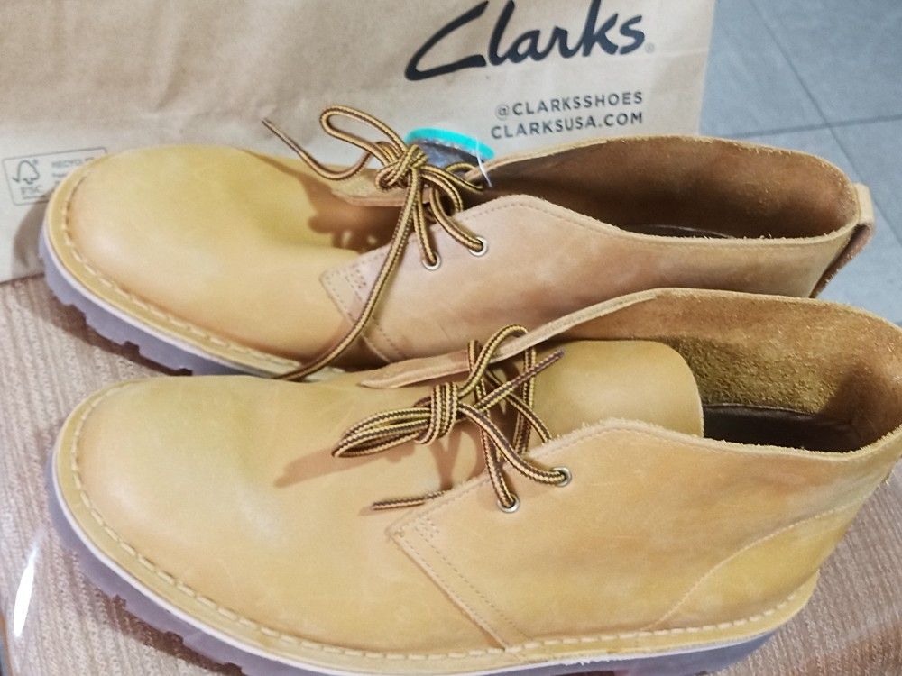 GORGEOUS BRAND NEW LEATHER Clarks Men's Overdale Mid Chukka Boots