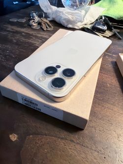 iPhone 15 pro Max White