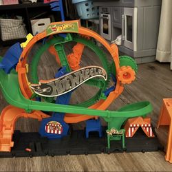 Hot Wheels Race Track 