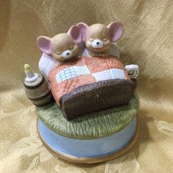 Mouse Music Box (plays “ It’s a Small World”)