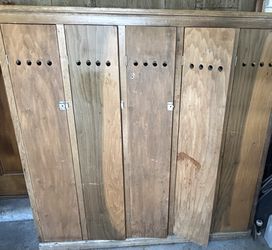 Wooden 5 Lockers Set