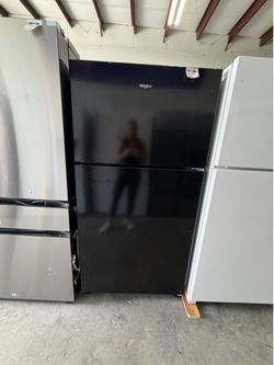 Whirlpool Refrigerator new black