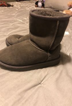 Grey uggs size 1 kids