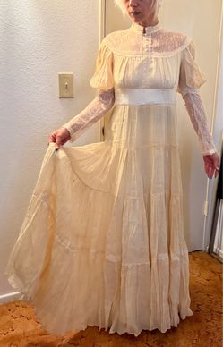 Vintage wedding dress