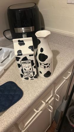 Cookie jar with vase