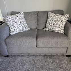 Broyhill  Alexandria Gray Love Seat