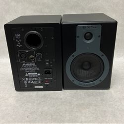 M audio BX 5A studio file speakers with power cord powered speakers