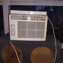 Frigidaire AIR  Conditioner 5,000 btus 115v