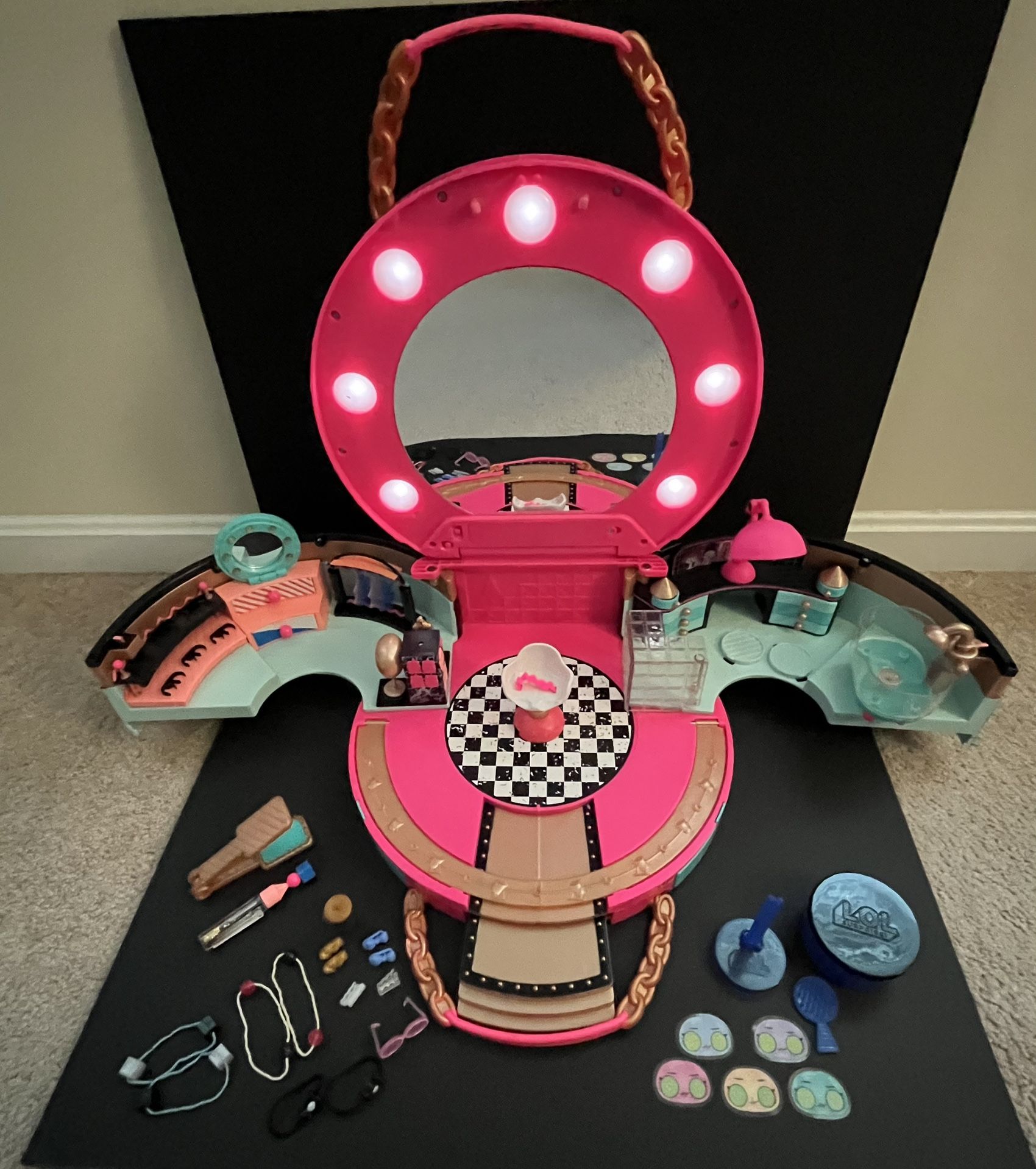 L.O.L. Surprise Hair Salon Playset
