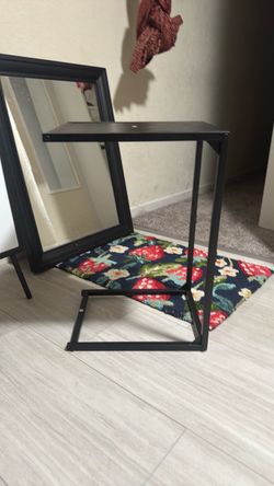 Black Metal C-Shape Side Table