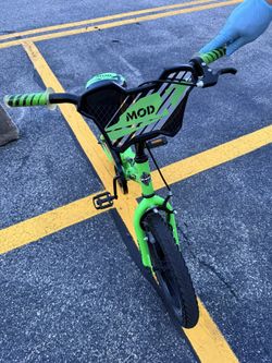 Huffy Mod X Boys' Bike  16 In with Training Wheels  Stand ( Training Wheels Not Included) 