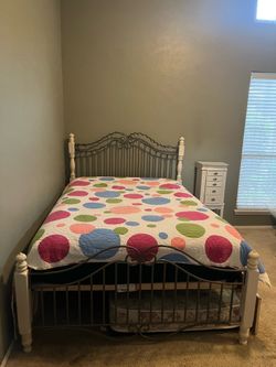 Full size Stacey Victorian Trundle Bed