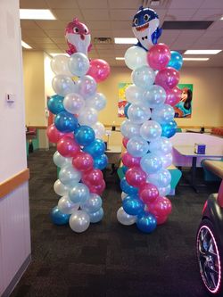 2 balloon columns