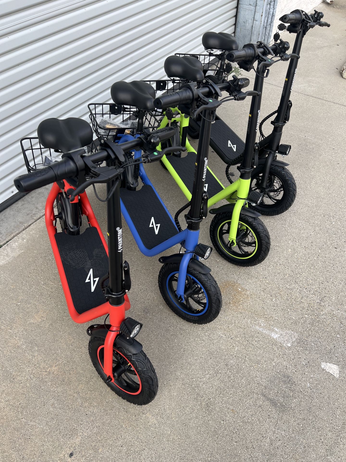 Electric Scooter Foldable 350W Motor 16 MPH 20 Mile Range