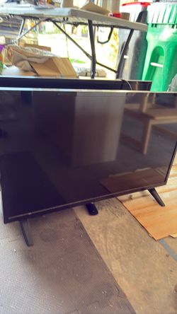 Insignia 30” TV