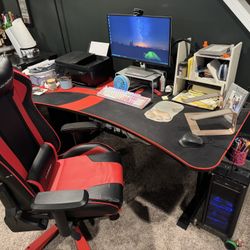 Arozzi Arena Curved Gaming desk with washable mousepad mat