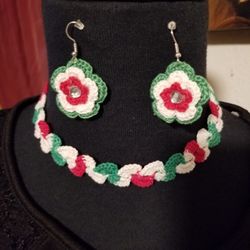 Set de Gargantilla con Aretes Tricolor