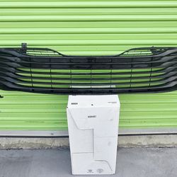 2018-2019-2020 TOYOTA CAMRY ✅️✅️💯👌[OEM] FRONT BUMPER LOWER GRILLE