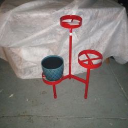 Tri Plant Stand 3ft Tall 2 Ft Circumference. 