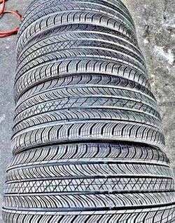235/50/19 Continental set de Tires con 80% de vida las 4