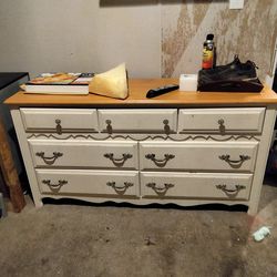 Dresser set