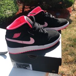 Girls Air Jordan 4Y (Like New)
