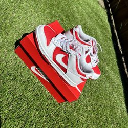 Dunk Lows Size 4y "White / University Red"