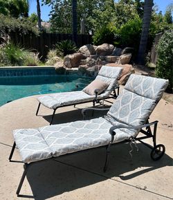 Hampton Bay Chaise Lounge Chairs Set of (2) With Cushions