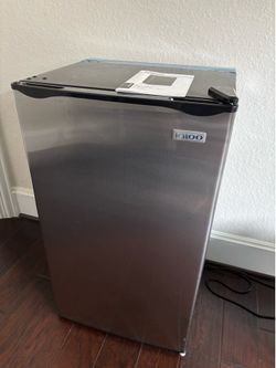 Igloo 3.2 Cu Ft Mini Fridge