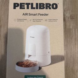 Pet feeder