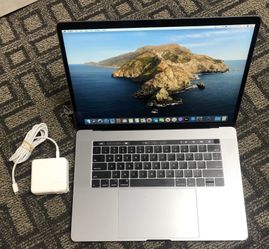 MacBook Pro 15” Touch Bar (mid 2018) intel core i7 512GB SSD