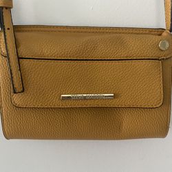 👜Steve Madden Crossbody Bag - Mustard Yellow 