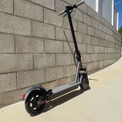 Electric scooter with shocks