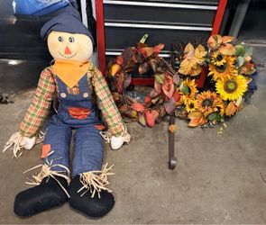 Fall Decor - 2 Wreaths & Scarecrow - Like New