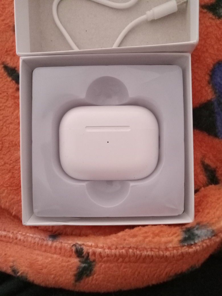 Wireless earbuds charging case with charger.