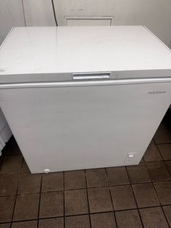 Insignia Chest Freezer White