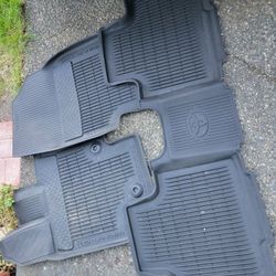 2020 Toyota Highlander OEM Floor Mat