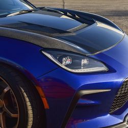 TOYOTA GR86 / SUBARU BRZ 2022+ Carbon Fiber VARIS Vented Hood